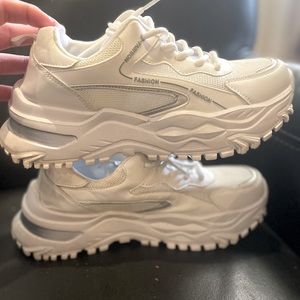 Chunky white fashion sneakers, size 39